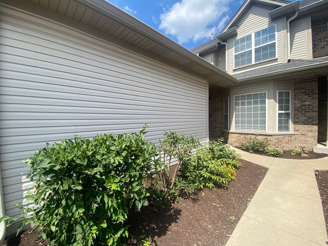 Building Photo - 15 Oak Creek Ct