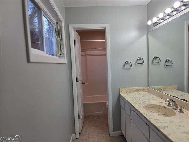 Building Photo - 3288 Timber Bluff Dr NE