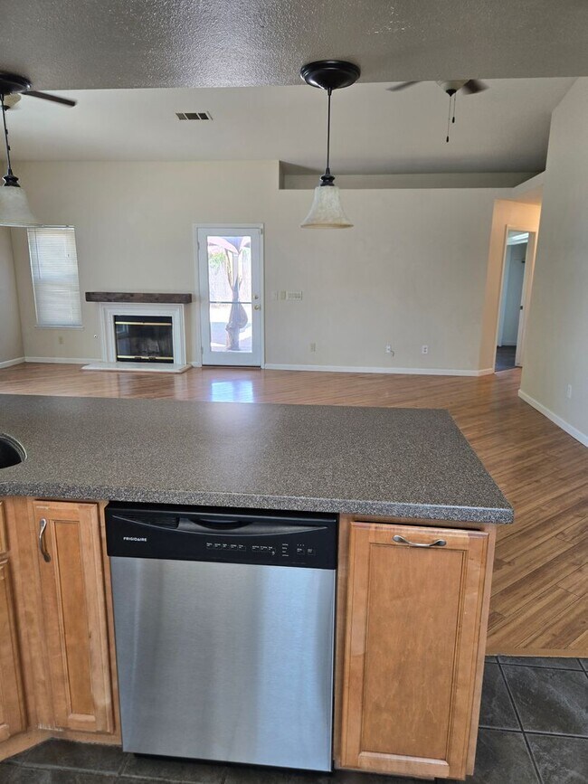 Building Photo - Pet Friendly solar home!