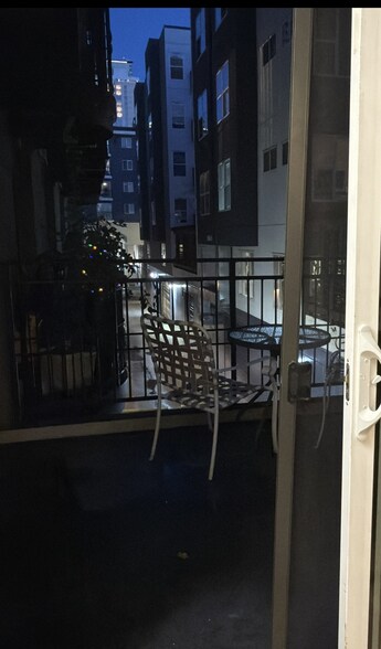 Building Photo - 425 Vine St