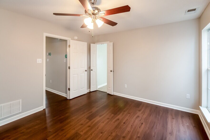 Building Photo - 5456 Pollard Dr