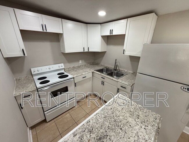 Building Photo - 1192 Maxey Dr