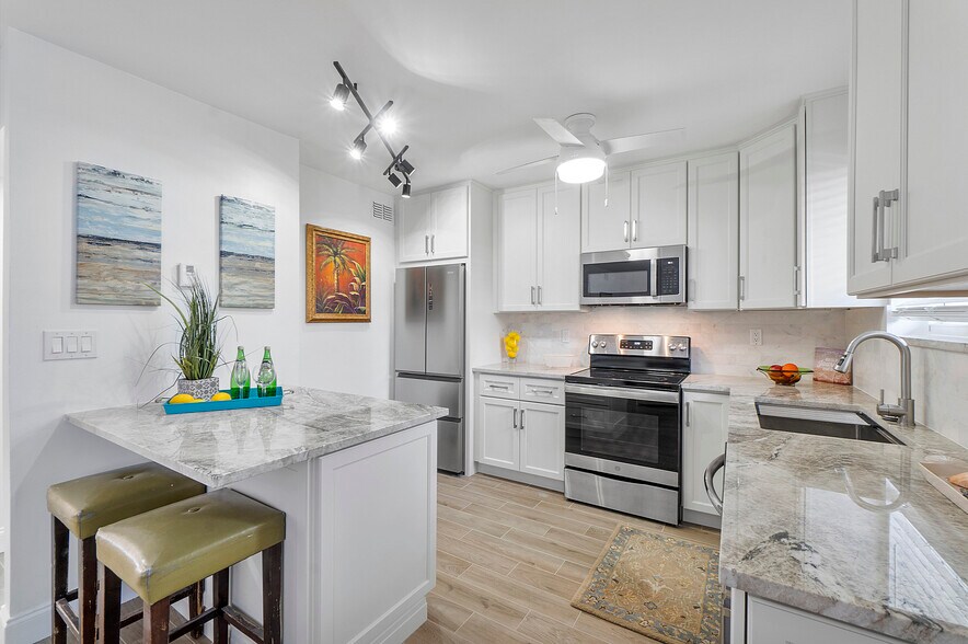 Building Photo - 2250 SE 5th St