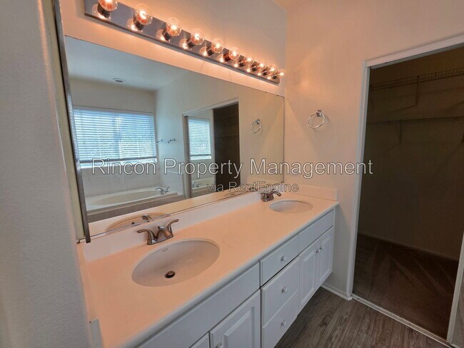 Building Photo - 2525 Villamonte Ct