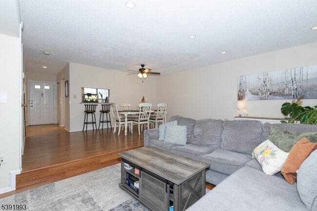 Building Photo - 242 Penns Way