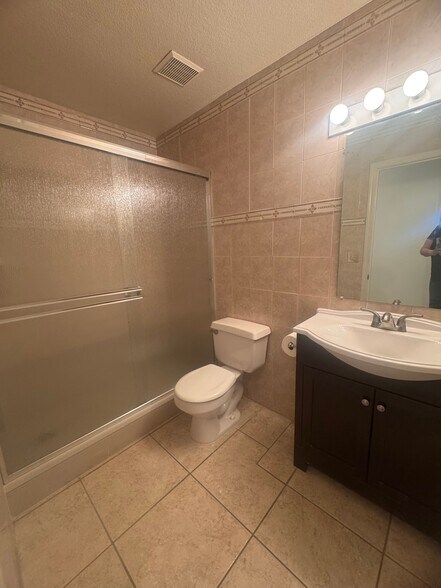 Building Photo - 987 Lexington Way