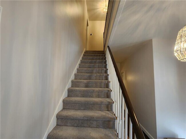 Building Photo - 65 Clarendon Ave