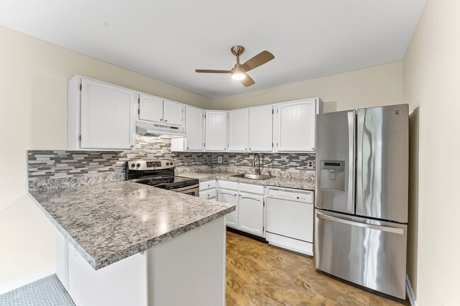 Building Photo - 137 Weedon Ct