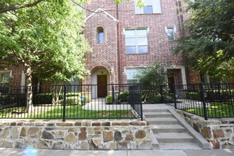 Building Photo - Beautiful 3-Story Lakewood Townhome!