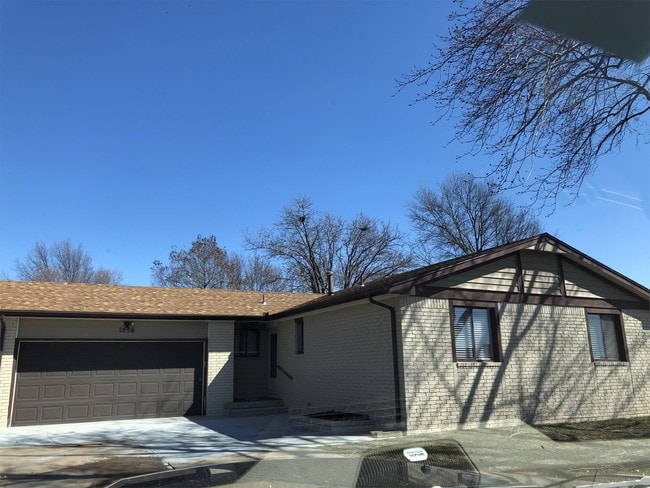 Building Photo - 1256 N Country Acres Ave