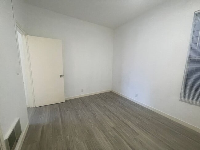 Building Photo - 558 BROADWAY-1