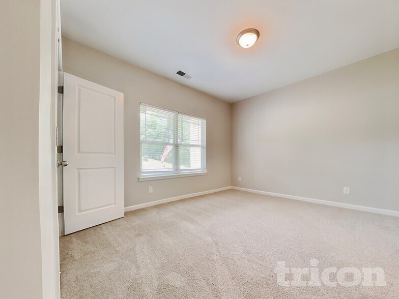 Building Photo - 30 Fernwood Ct
