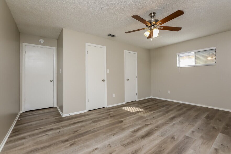 Building Photo - 444 Spinnaker Dr