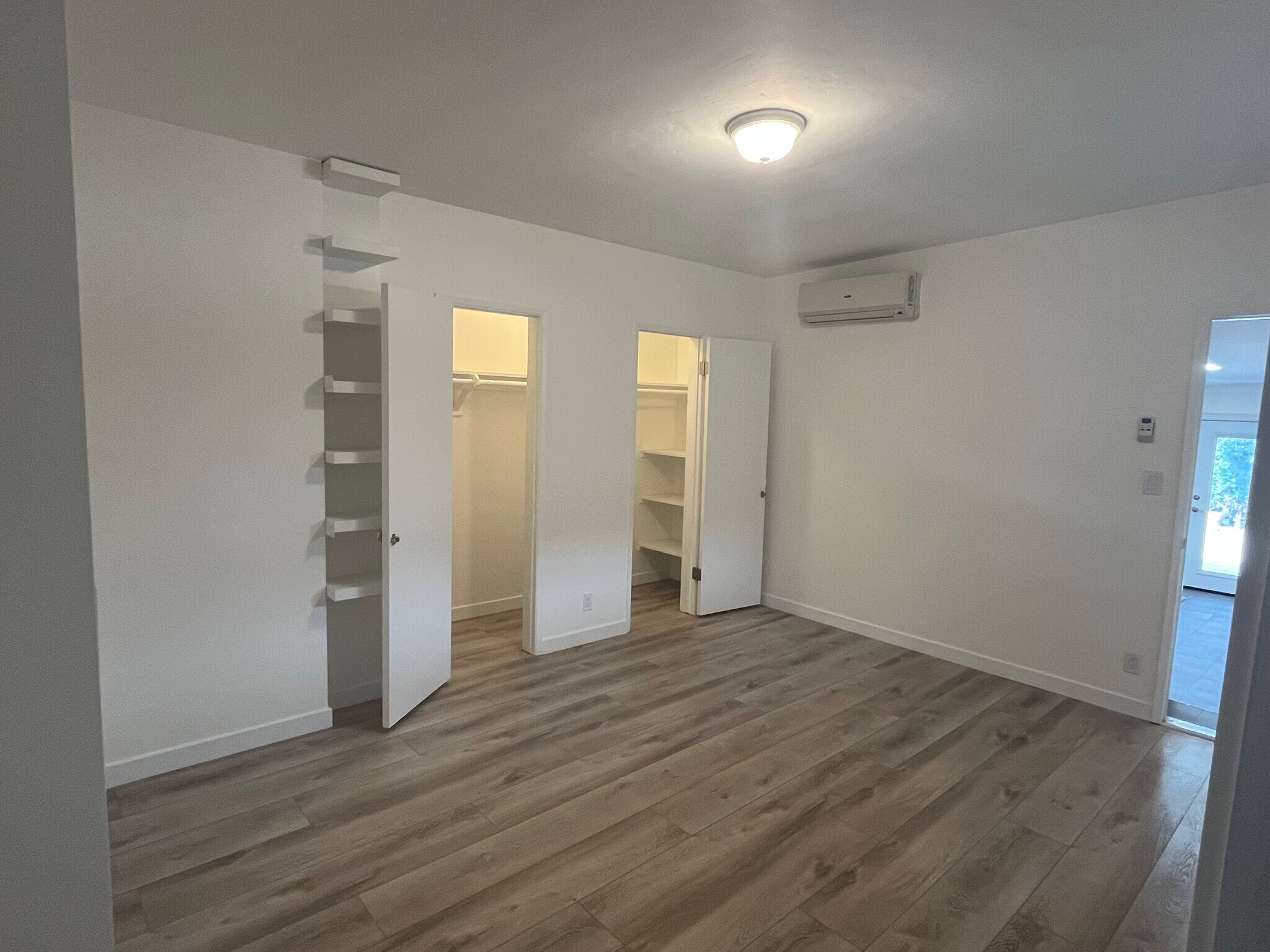 Building Photo - 15228 Valleyheart Dr