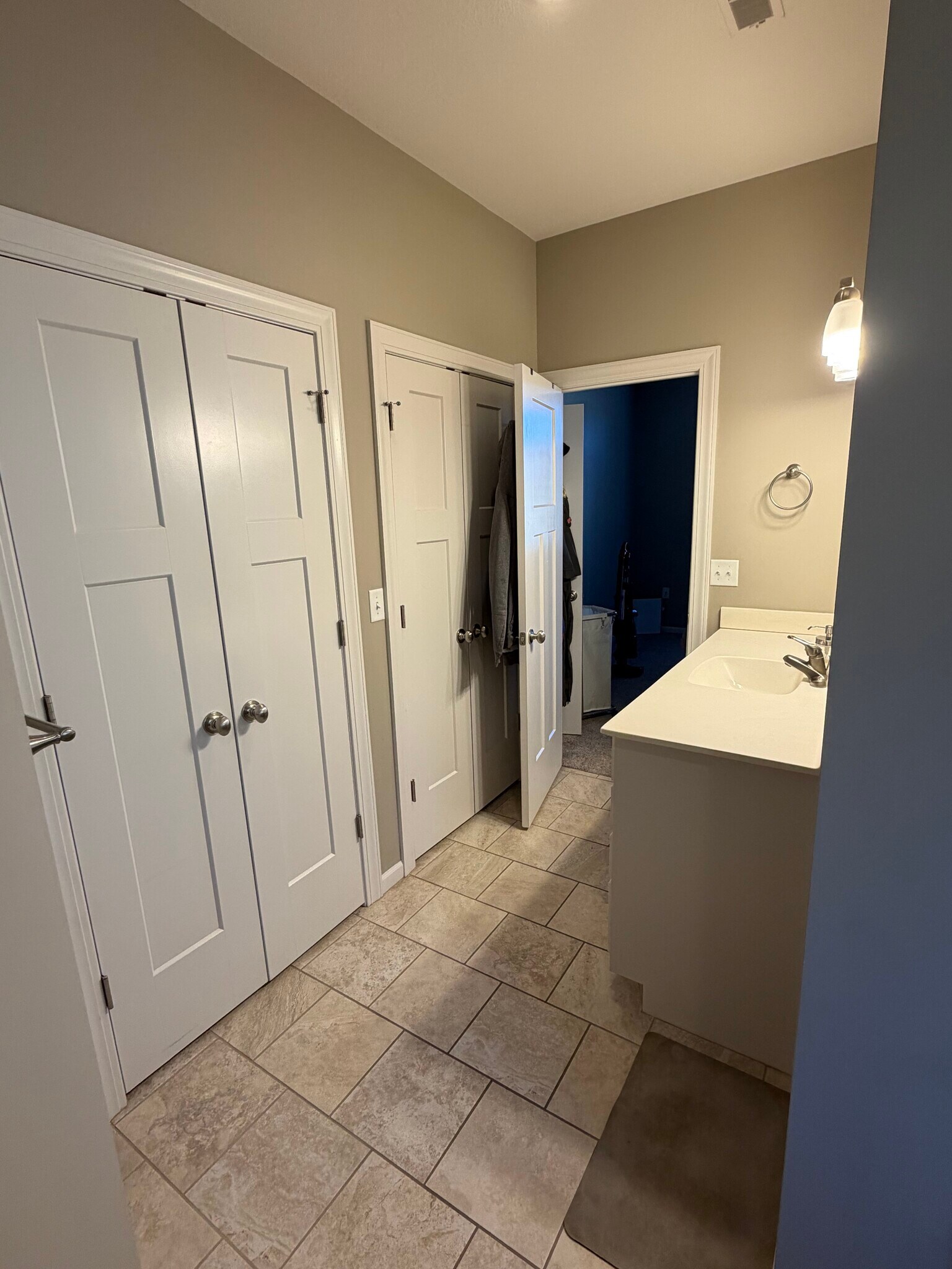 #1 Bath/Closet - 630 W Clark St