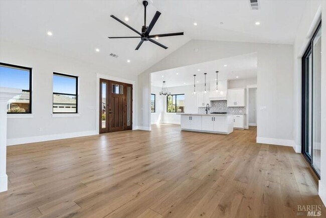 Building Photo - Beautiful 3 Bed 2.5 Bath Home in Larkfield Wikiup Neighborhood $5,000 per month!