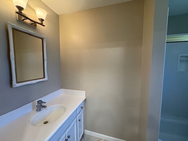 Building Photo - Gorgeous 2 story 5 bedroom home w/pool in ...