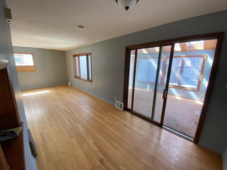 Building Photo - 3025 N Frederick Ave