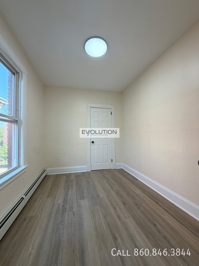 Building Photo - 906-908 Park St-3E