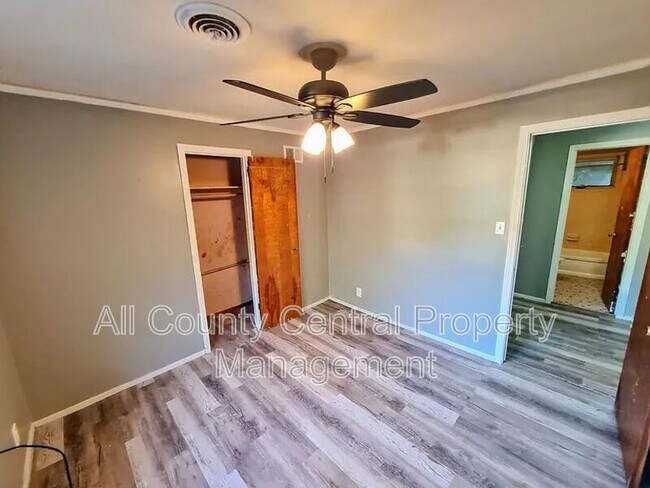 Building Photo - 3346 Bedford Ln