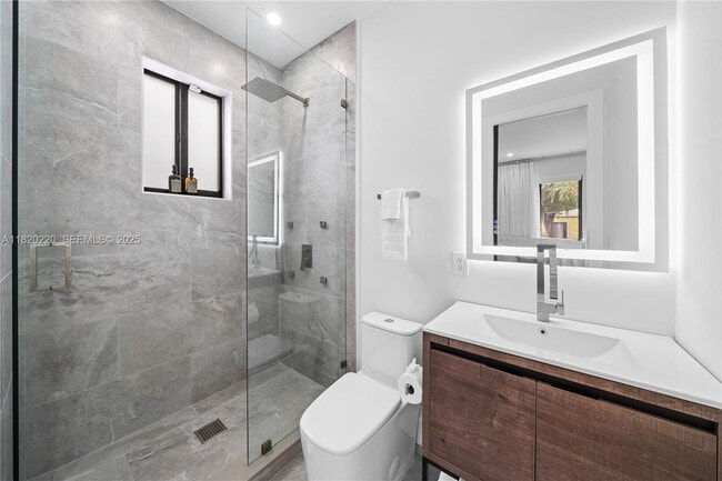 Building Photo - 550 NW 42nd St