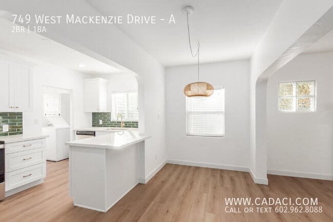 Building Photo - 749 W MacKenzie Dr