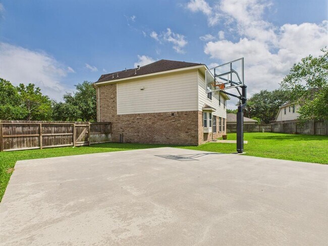 Building Photo - 26306 Shady Walk Ln