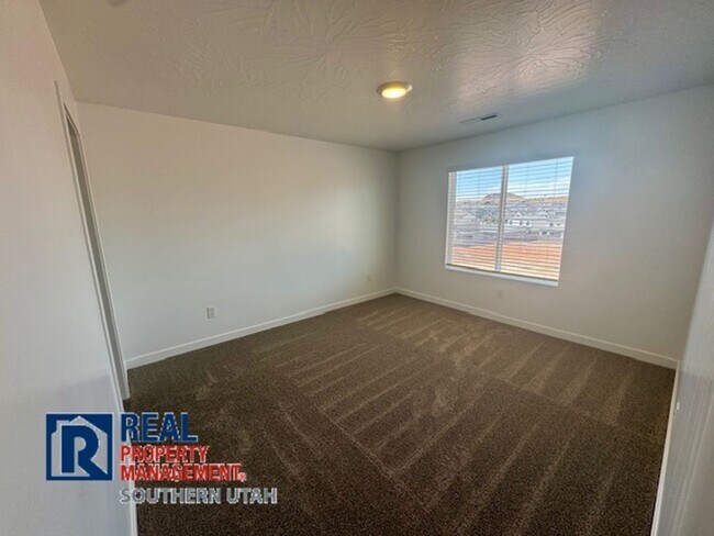 Building Photo - Long Valley Townhome with all the Amenities