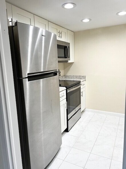 Building Photo - 2430 Harn Blvd