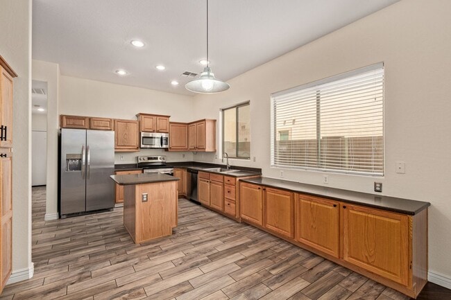 Building Photo - 3 Bedroom with Den in Chandler