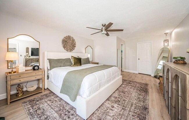 Building Photo - 2180 Dolphin Blvd S