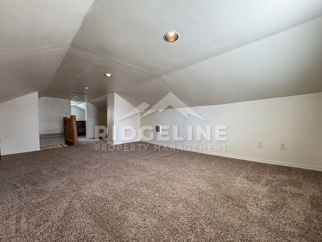 Building Photo - 2 Bed Home on .96 Acres!