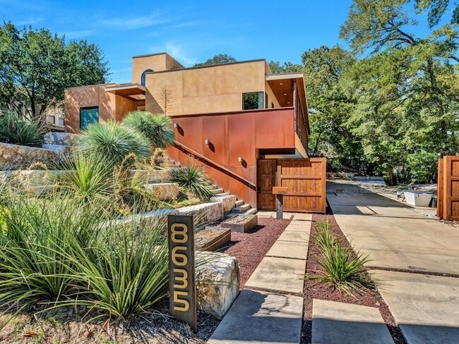 Primary Photo - 8635 San Leandro Dr