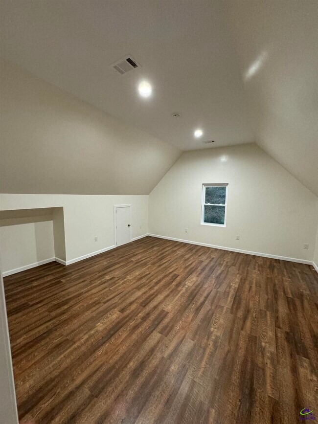 Building Photo - 104 Acorn Ridge Ct