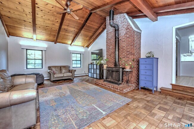 Building Photo - 79 Meadow Wood Rd