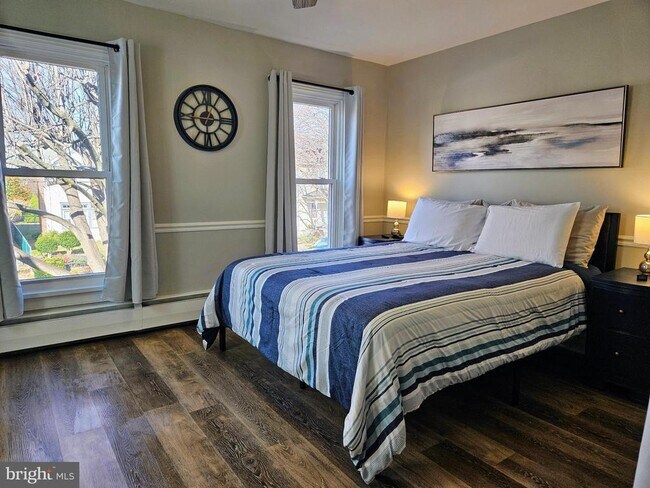 Building Photo - 279 W Main St