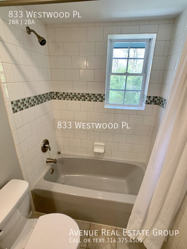 Building Photo - 833 Westwood Pl