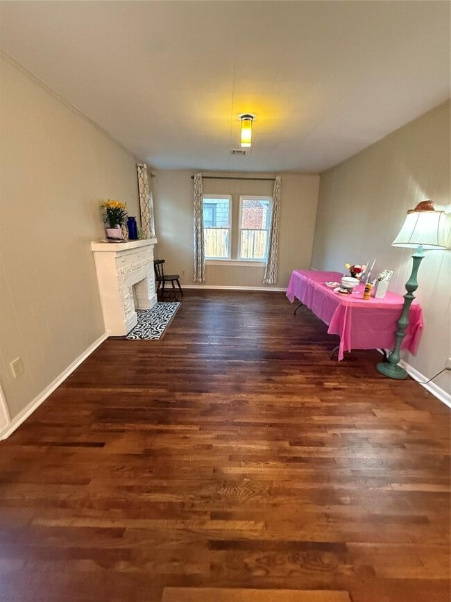 Building Photo - Great neighborhood, watchful neighbors, darling Midtown home near fairgrounds & TU.