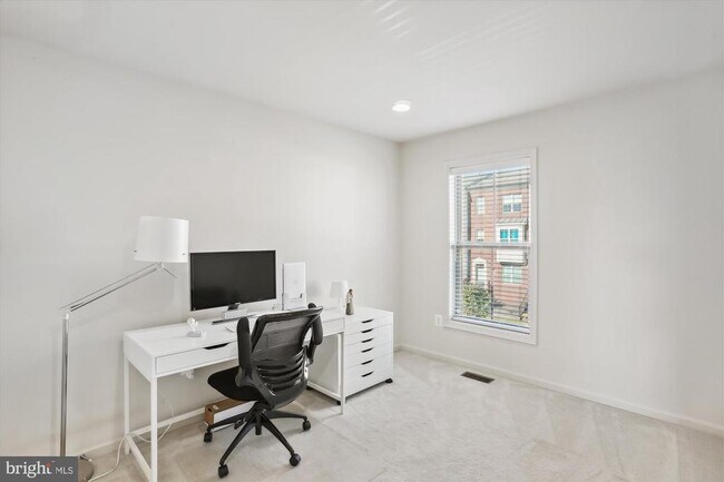 Building Photo - 13950 Estuary Dr