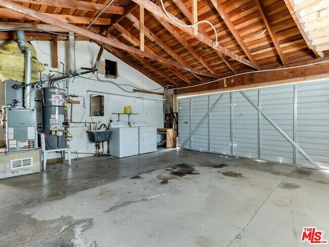 Building Photo - 23109 Mariano St