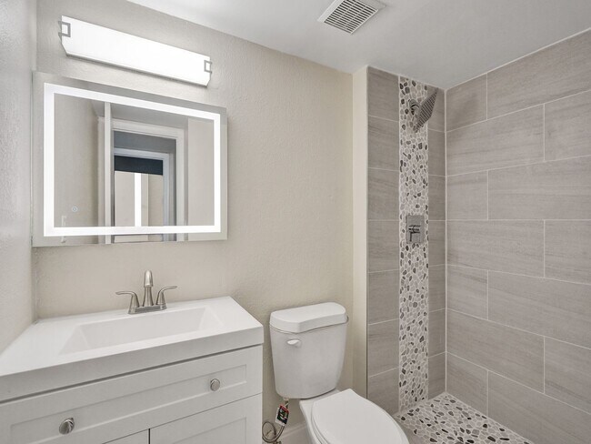 Building Photo - Renovated & Updated 2 Bed/2 Bath Condo with Patio – Prime Springcrest Location!