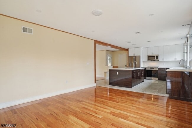 Building Photo - 215 Summit Ave