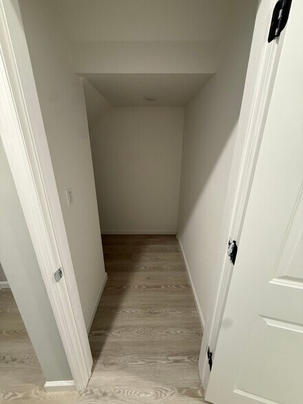 Building Photo - 456 Ellison St