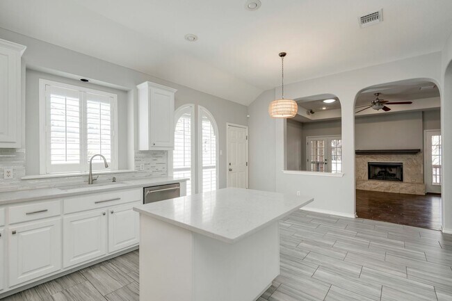 Building Photo - 2916 Alsatia Dr