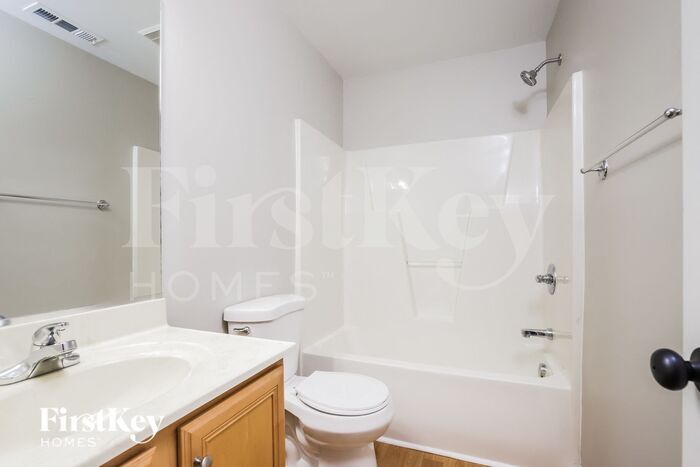 Building Photo - 2285 Glen Cove Way