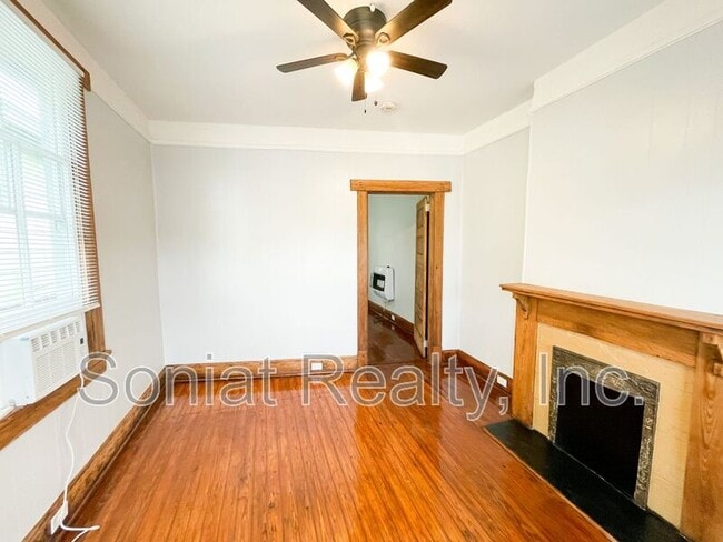 Building Photo - 648 S Rendon St