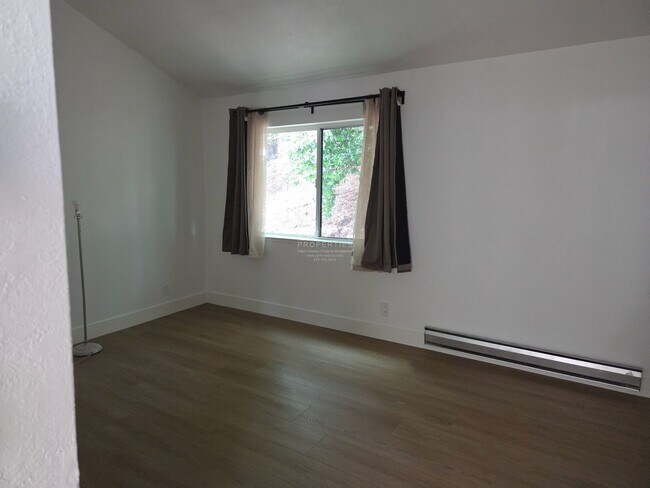 Building Photo - Incredible El Cerrito Hills Townhome