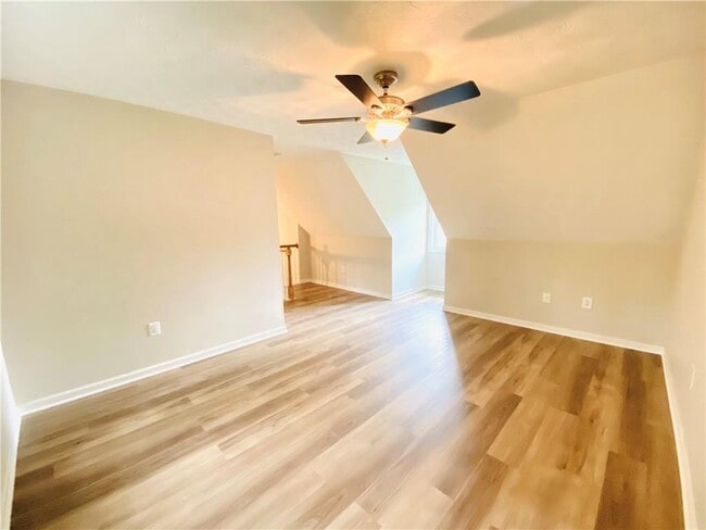 Building Photo - 4090 Riversong Dr NW