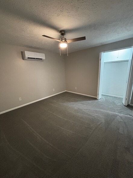 Building Photo - 981 Yale Ave