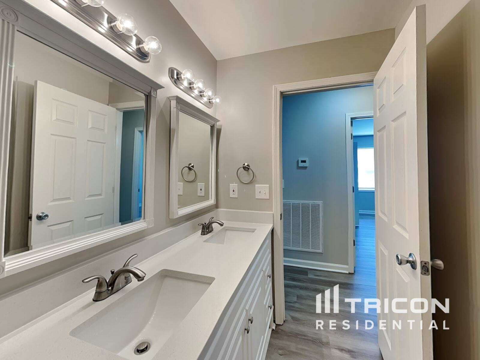 Building Photo - 868 Loch Lomond Cir